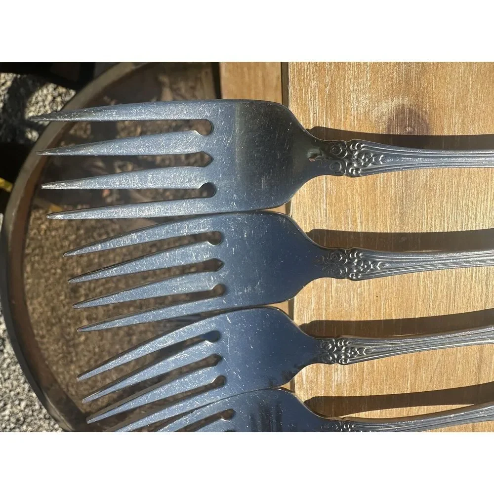 4 ONEIDA Renoir-Pembrooke Stainless Sss 1991 Floral Pierced Salad‎ Forks USA